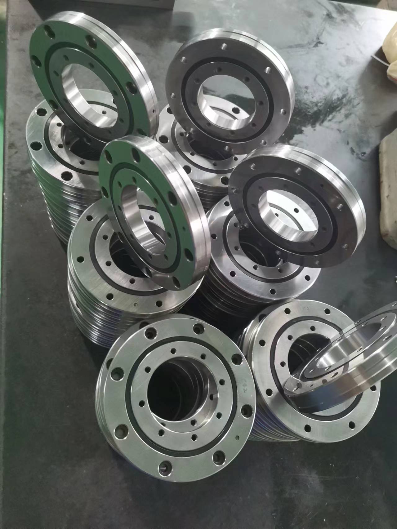  Precision Crossed cylindrical Roller Bearings
